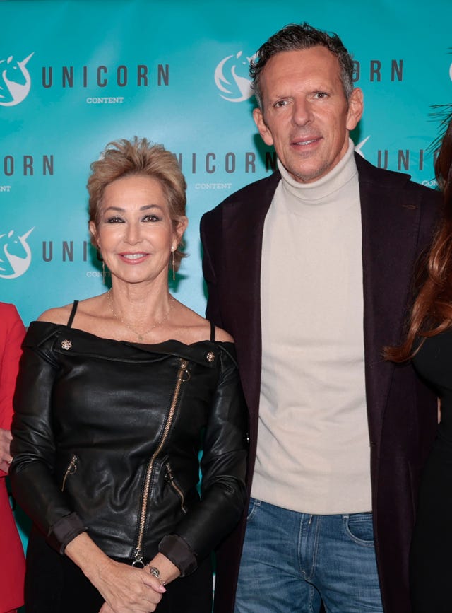 ana rosa quintana y joaquín prat posan juntos
