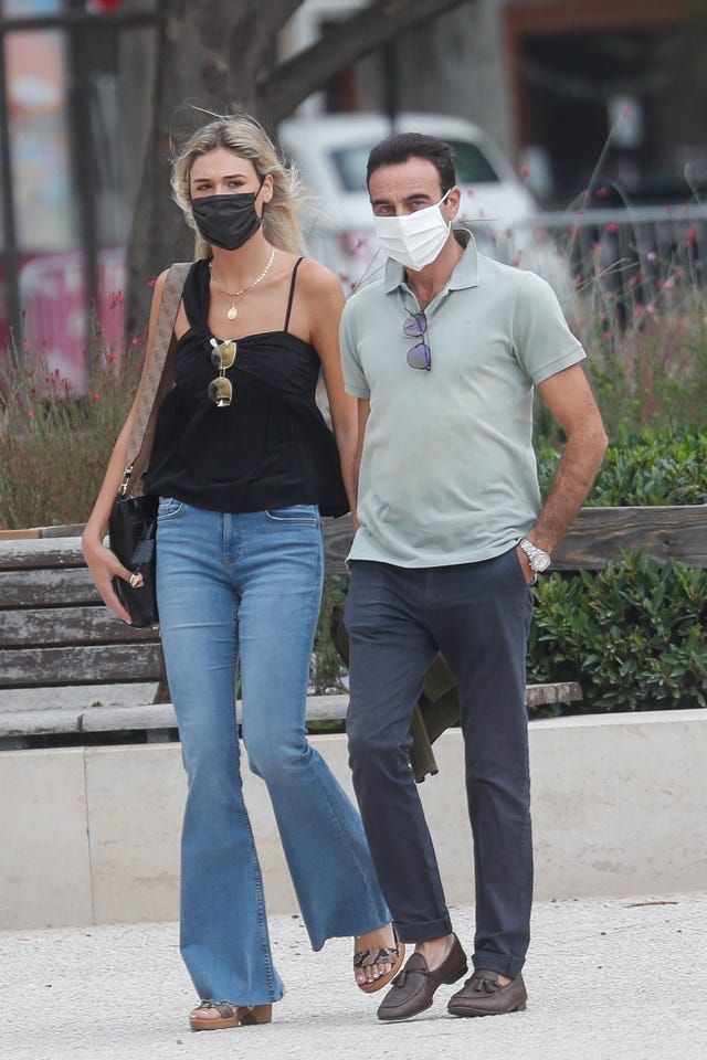 enrique ponce y ana soria por las calles de nimes