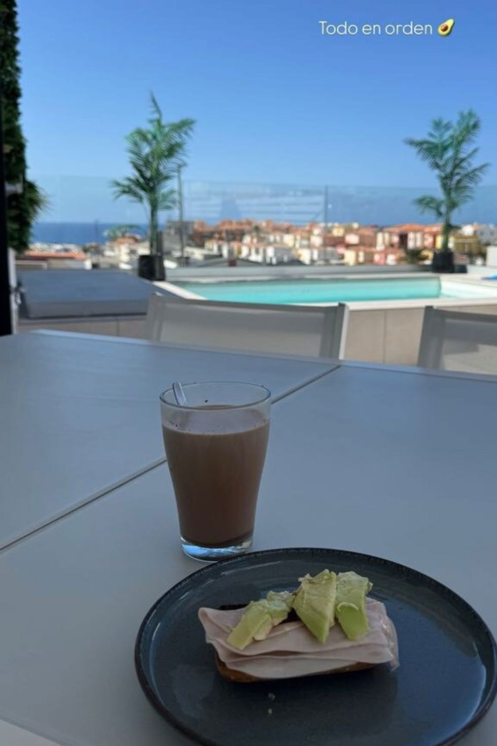 anabel pantoja comparte un desayuno desde la terraza de su casa en gran canaria
