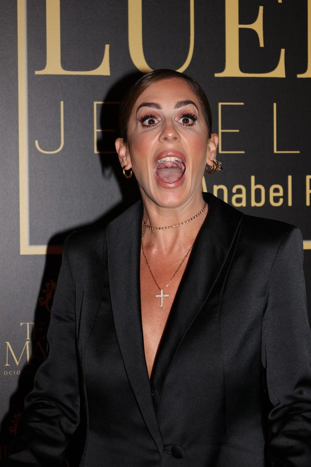 anabel pantoja con la boca abierta con cara de sorpresa