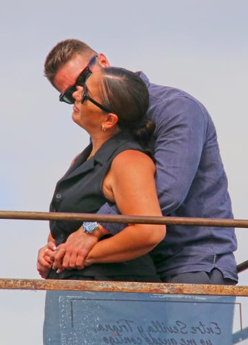 anabel pantoja y david rodriguez se muestran romanticos y carinosos en la semana santa de sevilla junto a su hija alma y merchi