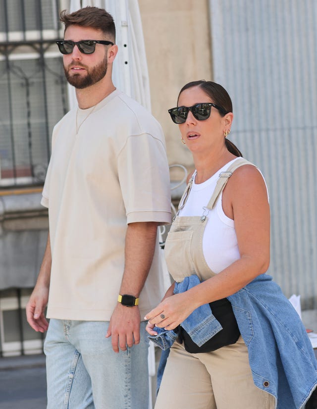 anabel pantoja y su novio, david rodriguez, por las calles de madrid antes de conocerse la noticia de su embarazo