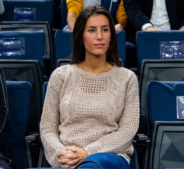 Ana Boyer contrata a dos enfermeras para cuidar a su hijo recién nacido