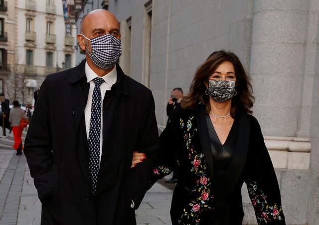 ana rosa quintana y su marido, juan muñoz, acuden a la ópera