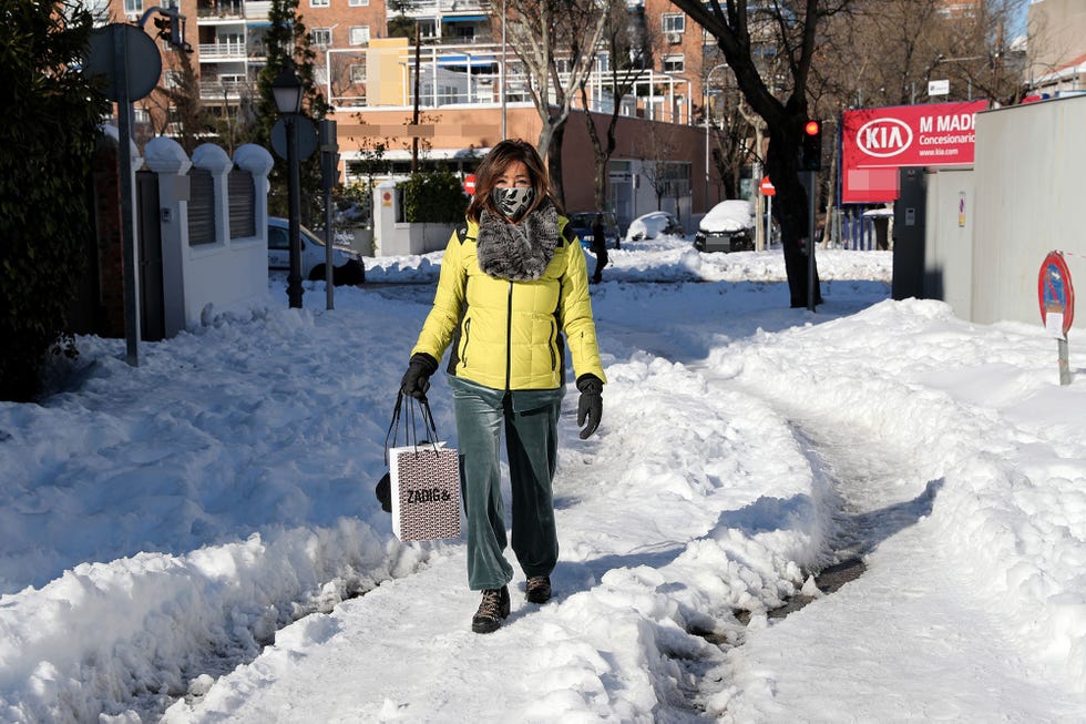 ana rosa quintana vuelve a casa, entre la nieve, en el día de su cumpleaños