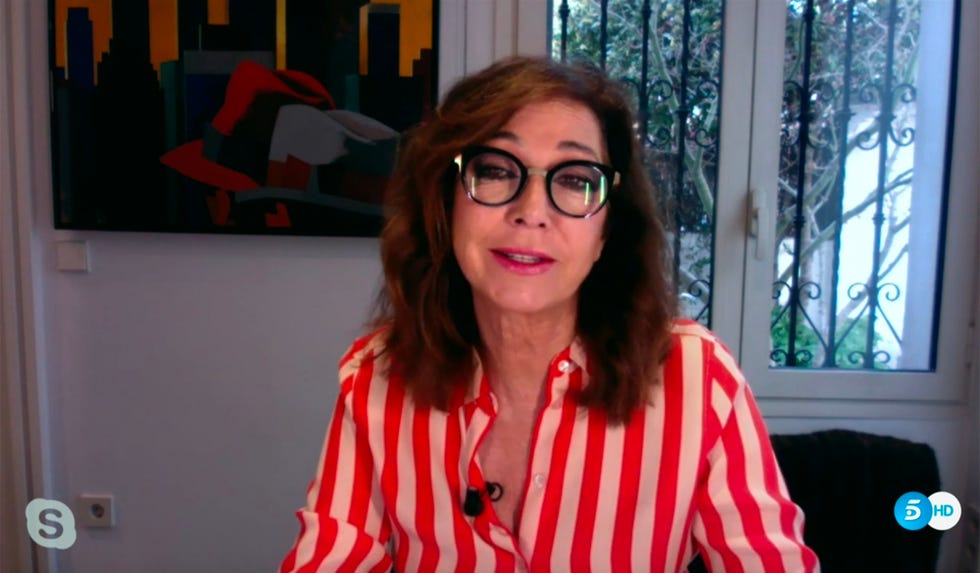 ana rosa quintana trabaja desde casa y nos cuela en otra habitación de su casa