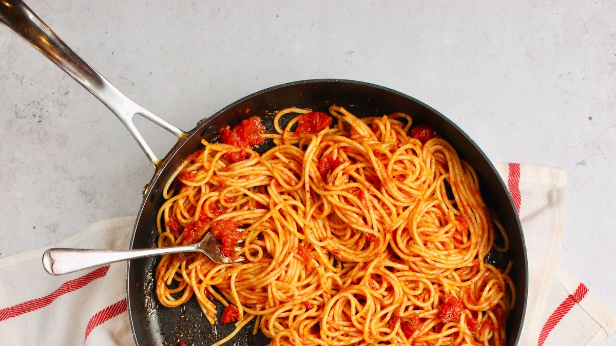 Best Anchovy Pasta - How To Make Tomato & Anchovy Pasta
