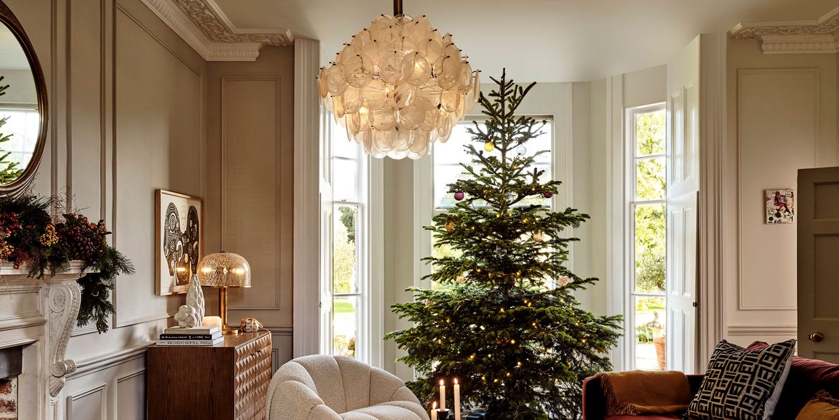 A feather Christmas tree: Holidays glamour - Holiday Decor