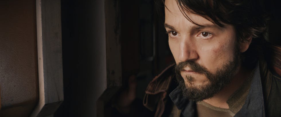 cassian andor diego luna in lucasfilm's andor, exclusively on disney ©2022 lucasfilm ltd  tm all rights reserved