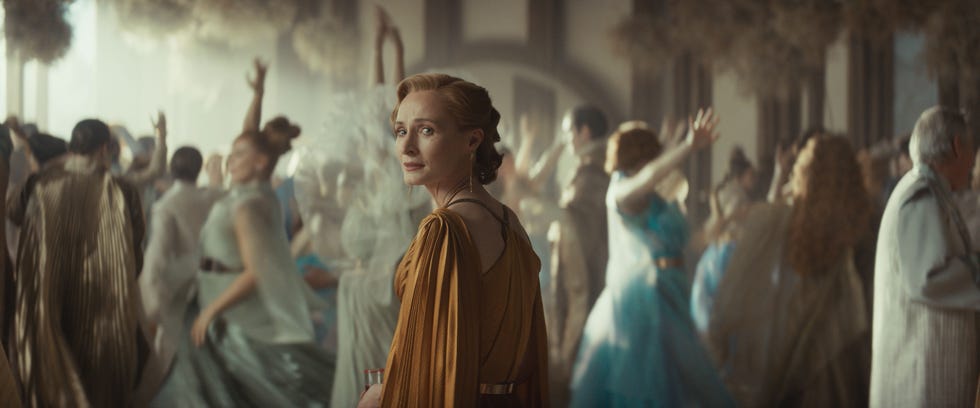 mon mothma (genevieve o'reilly) na segunda temporada de andor da lucasfilm, exclusivamente no disney+. ©2025 lucasfilm ltd. tm. todos os direitos reservados.
