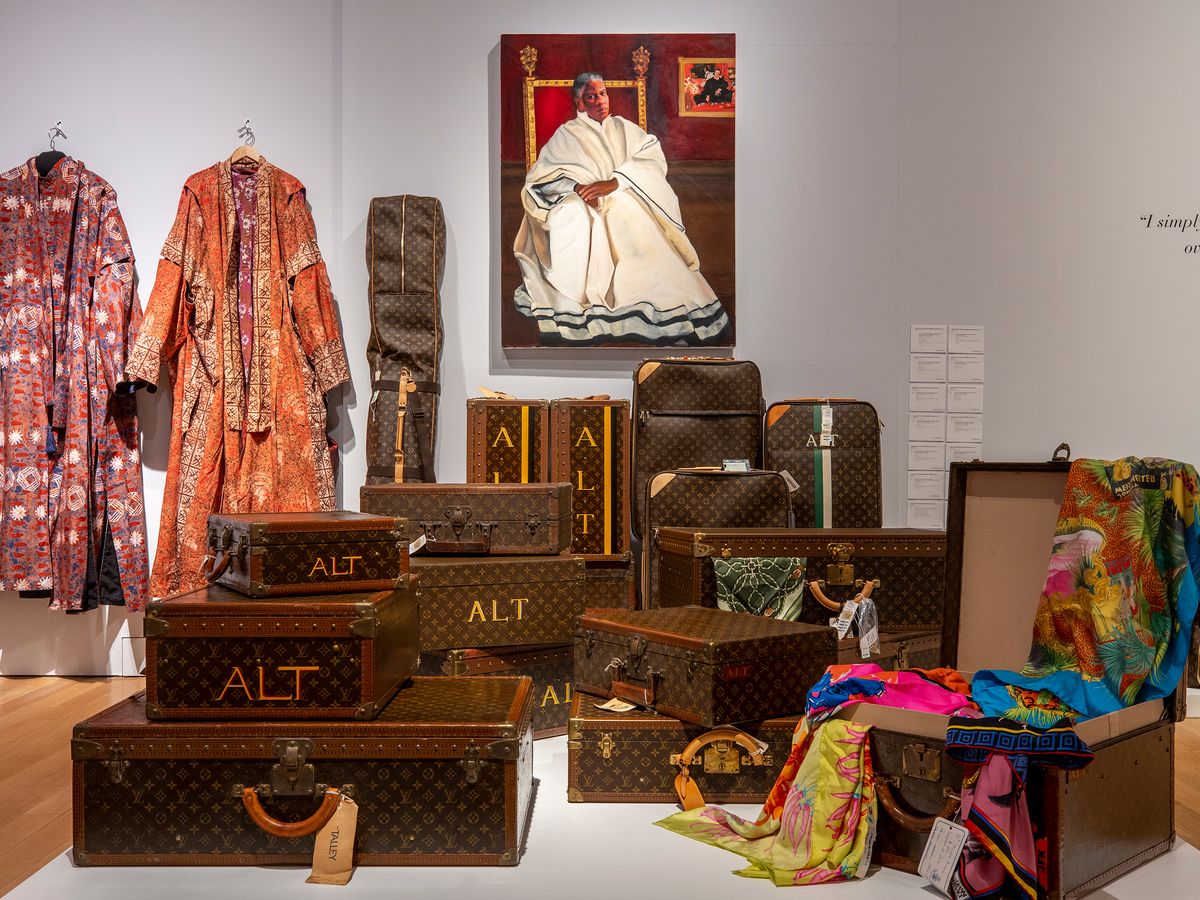 Louis Vuitton trunk packs in bids - Antique Collecting