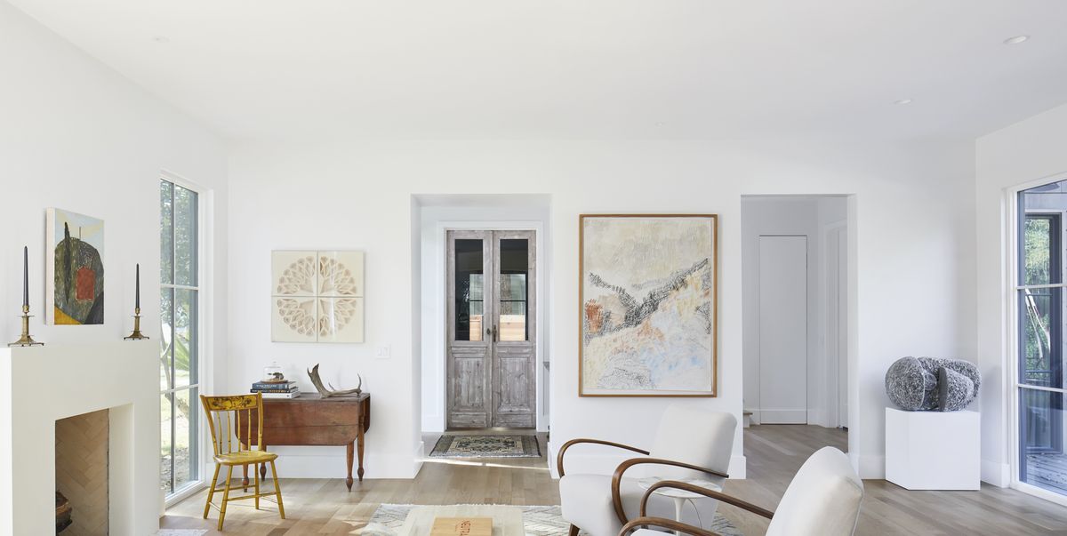 34 Modern Minimalist Living Rooms, Designer Examples & Tips
