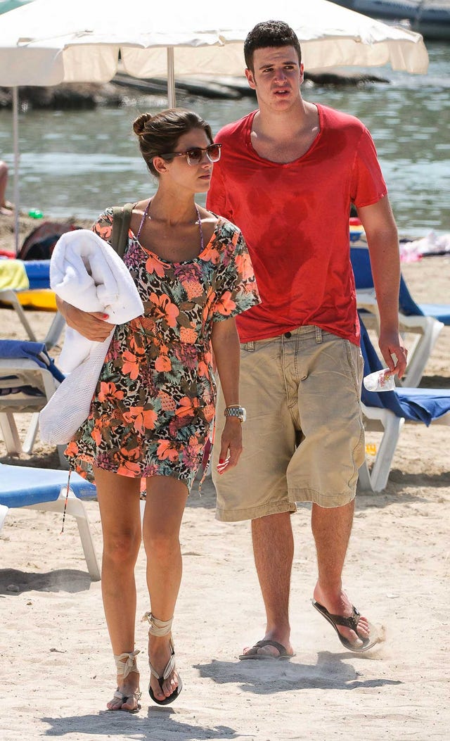 Álex Lequio y Andrea Guasch en la playa