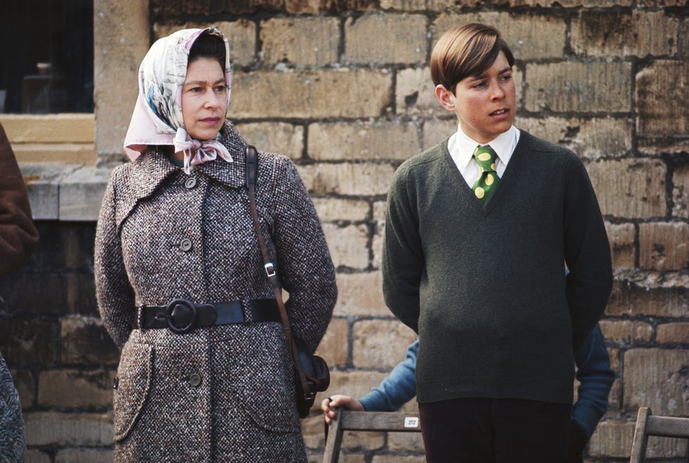 Isabel II con su hijo Andrés de Inglaterra en 1973