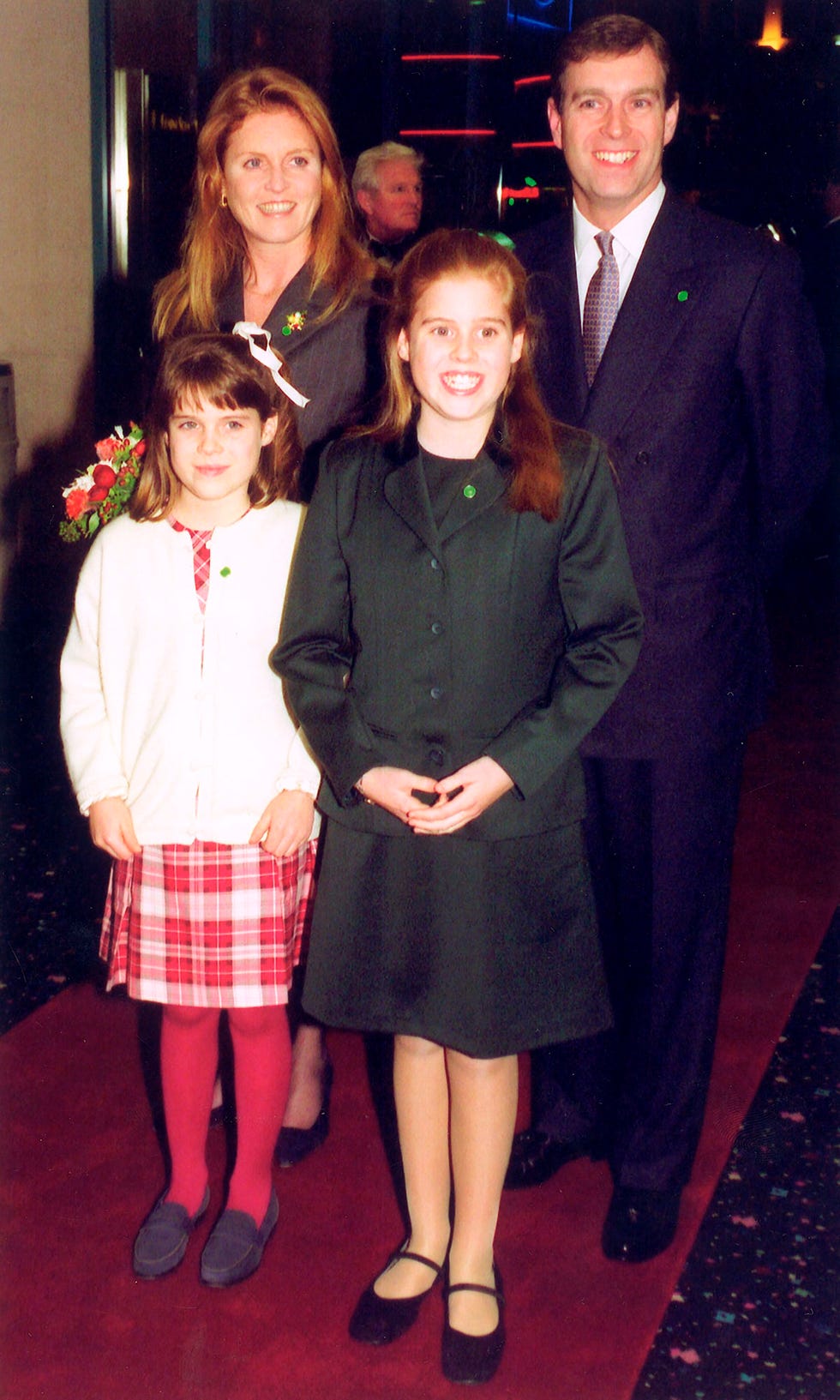 Andrés de Inglaterra y Sarah Ferguson con sus hijas, Eugenia y Beatriz