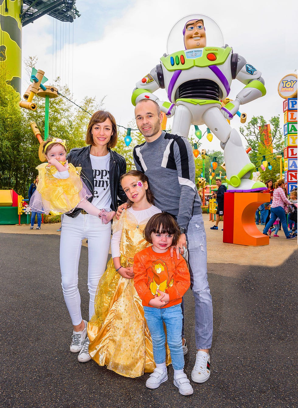 Andrés Iniesta con su mujer y sus hijos