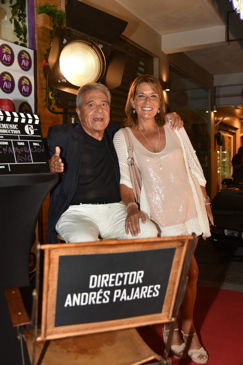 Andrés Pajares, Andrés Pajares reaparece totalmente recuperado de sus problemas de salud, Andrés Pajares reaparece en plena forma, Andrés Pajares reaparece en la inauguración de un restaurante, Andrés Pajares reaparece totalmente recuperado de sus problemas de salud, Juana Gil