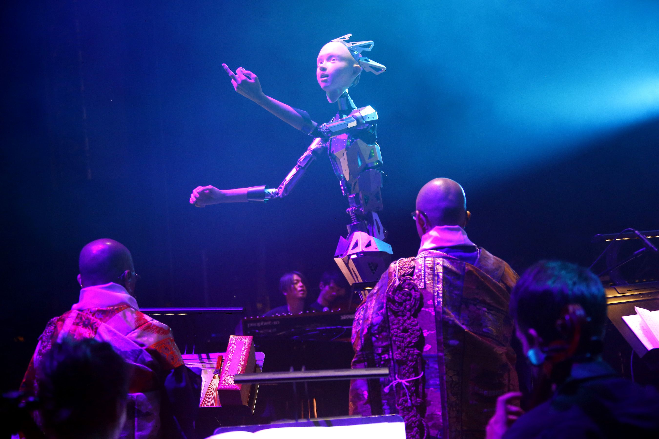 渋谷慶一郎によるアンドロイド・オペラ 『MIRROR』東京公演を