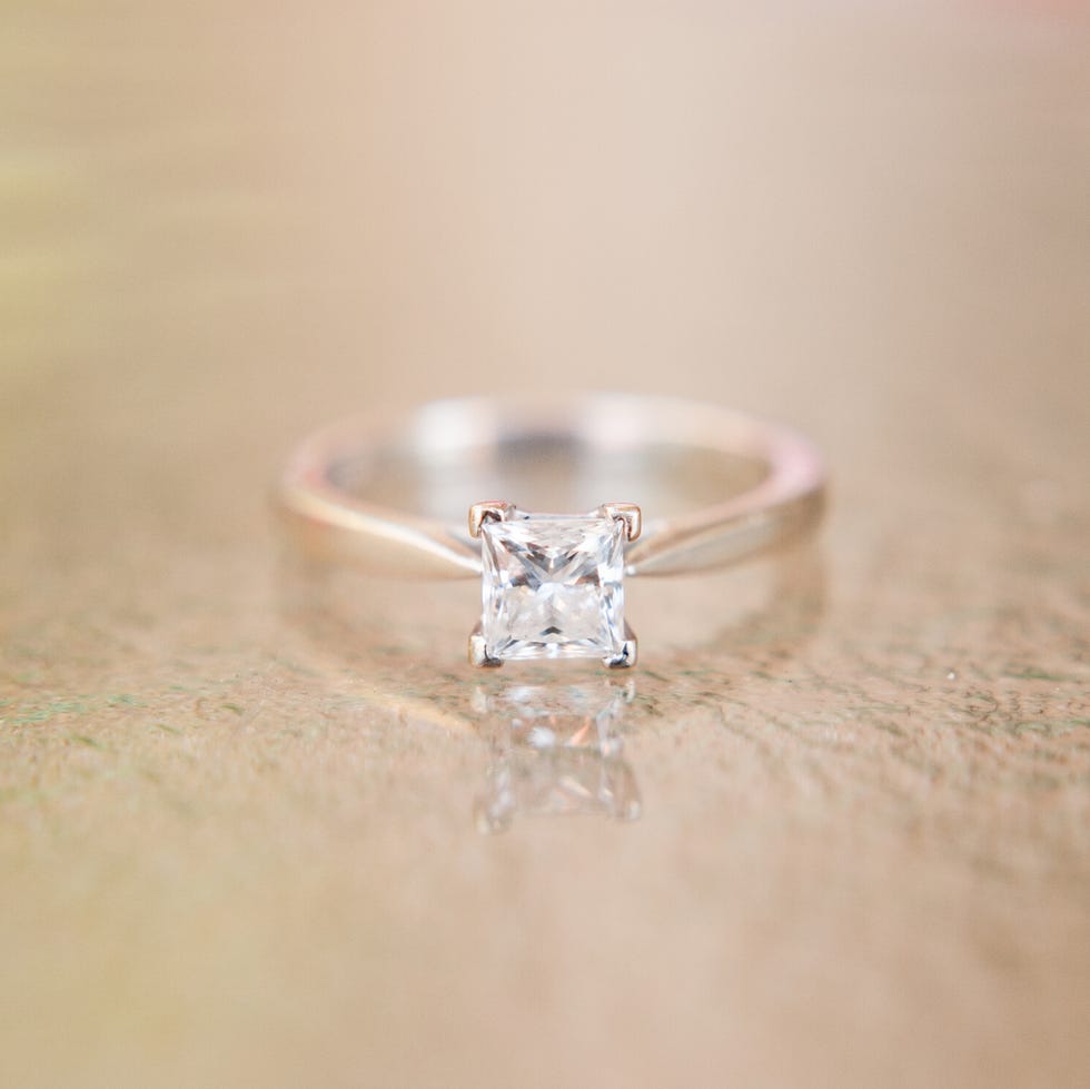 Princess cut diamond engagement ring