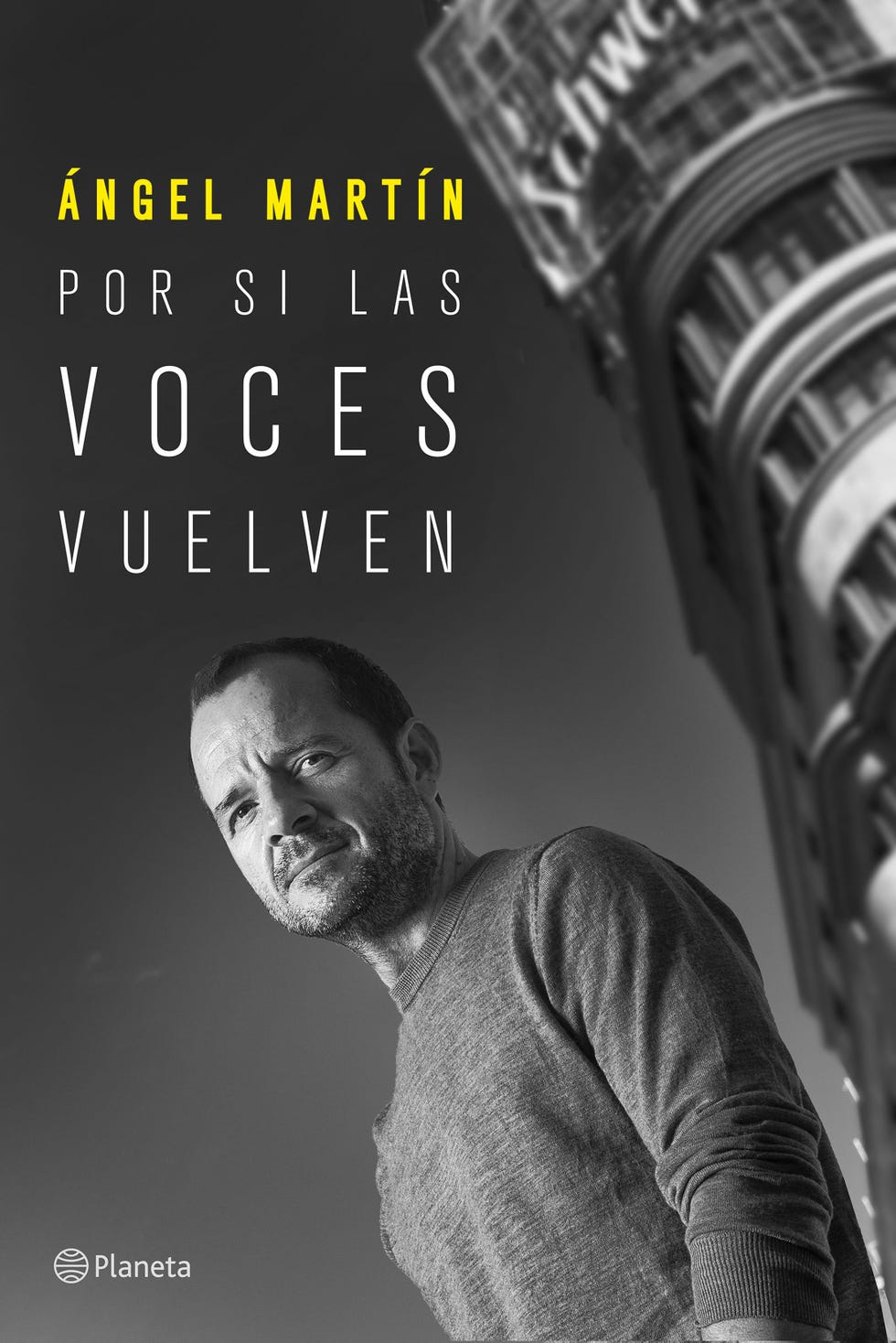 Ángel martín en la portada de su libro 'por si las voces vuelven' donde narra su enfermedad mental