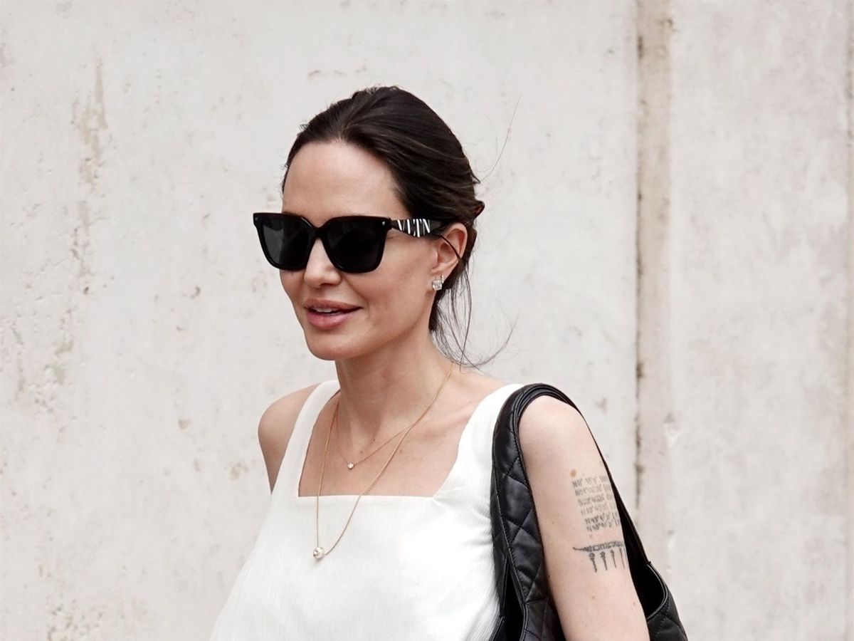 Angelina Jolie Portobello Road March 19, 2016 – Star Style