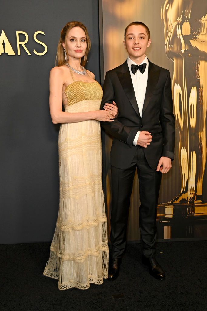 アンジェリーナ・ジョリー、息子のノックスと2人だけでレッド