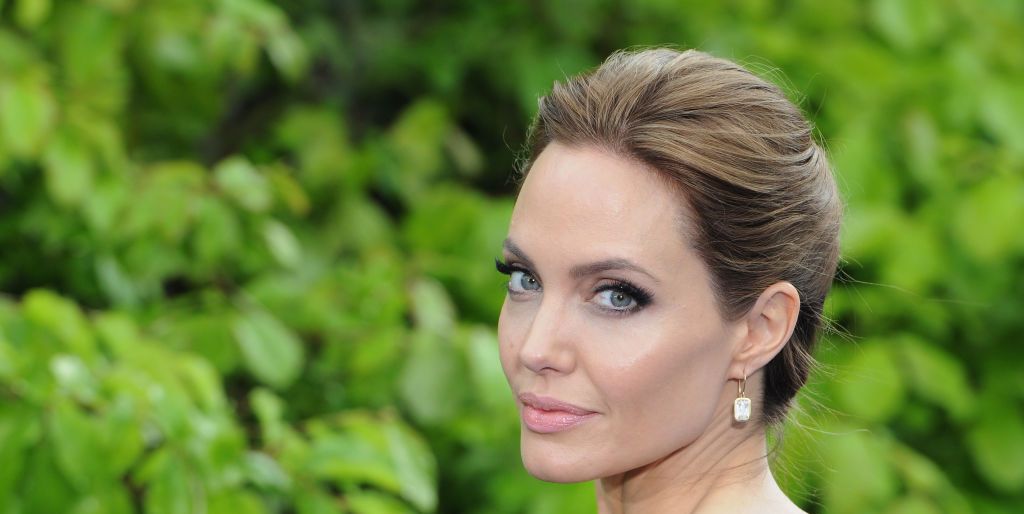 Angelina Jolie bee picture among Siena International Photo Award
