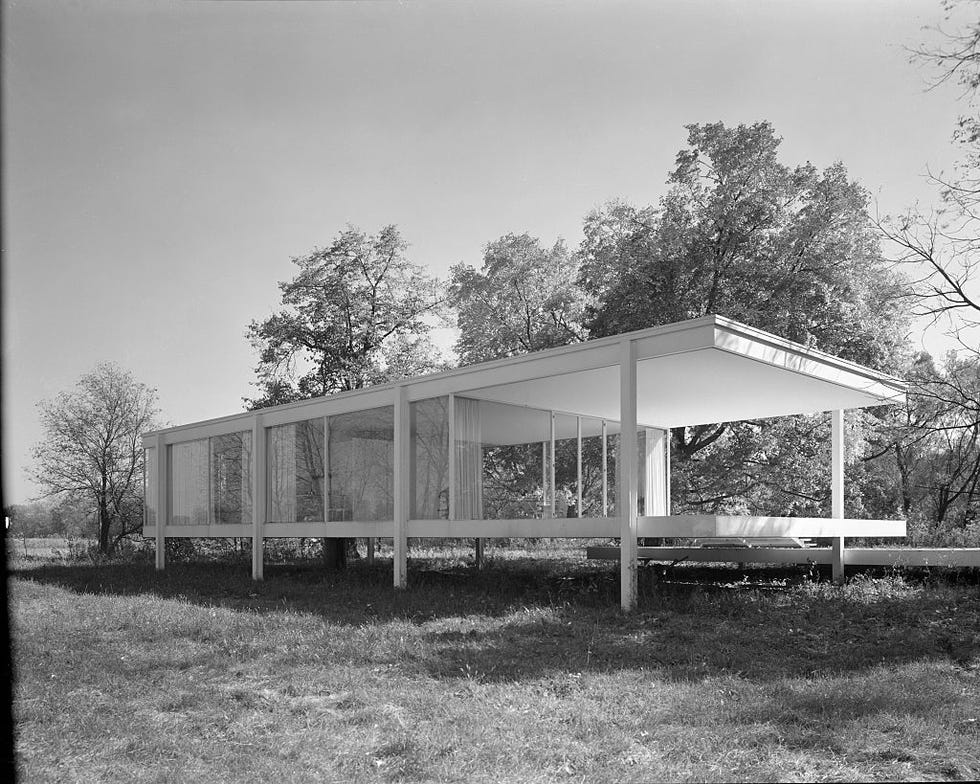 rear angled view of farnsworth house