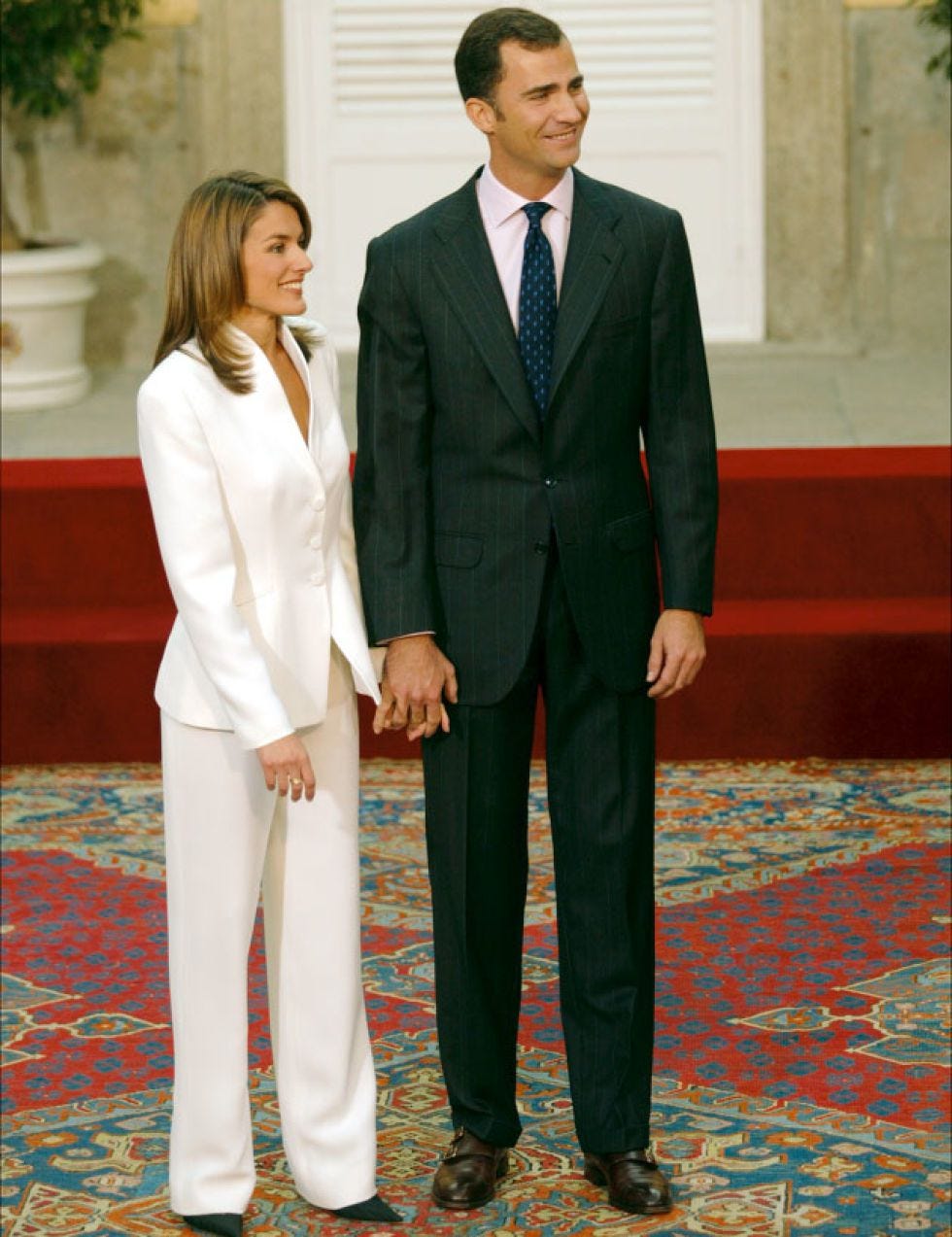 Suit, Formal wear, Clothing, Tuxedo, Blazer, Outerwear, Pantsuit, White-collar worker, Gesture, Tie, 