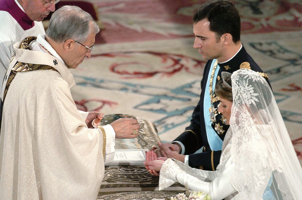 Rite, Ceremony, Event, Priesthood, Wedding dress, Tradition, Deacon, Ritual, Dress, Presbyter, 