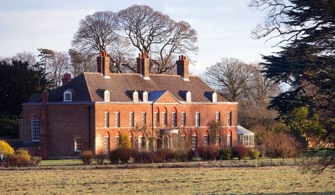 House, Home, Property, Estate, Building, Mansion, Tree, Manor house, Sky, Historic house, 