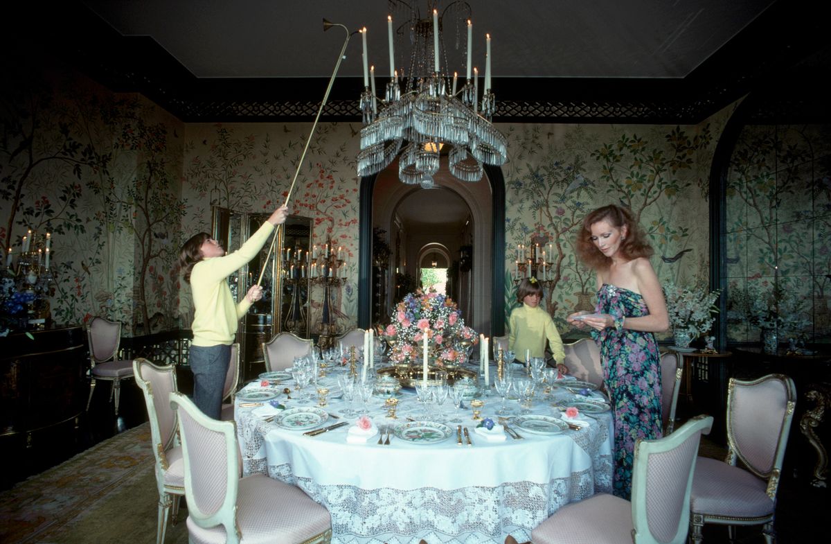 Ann Getty, with her sons Andrew and Billy, photographed by Slim Aarons for <em>Town &amp; Country</em>