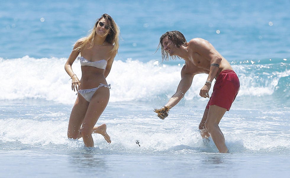 Anna Ferrer con su novio Iván en Zahara de los Atunes agosto 2019
