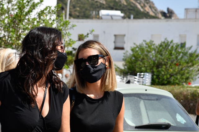 anna ferrer padilla con su novio iván en el funeral de antonio vidal