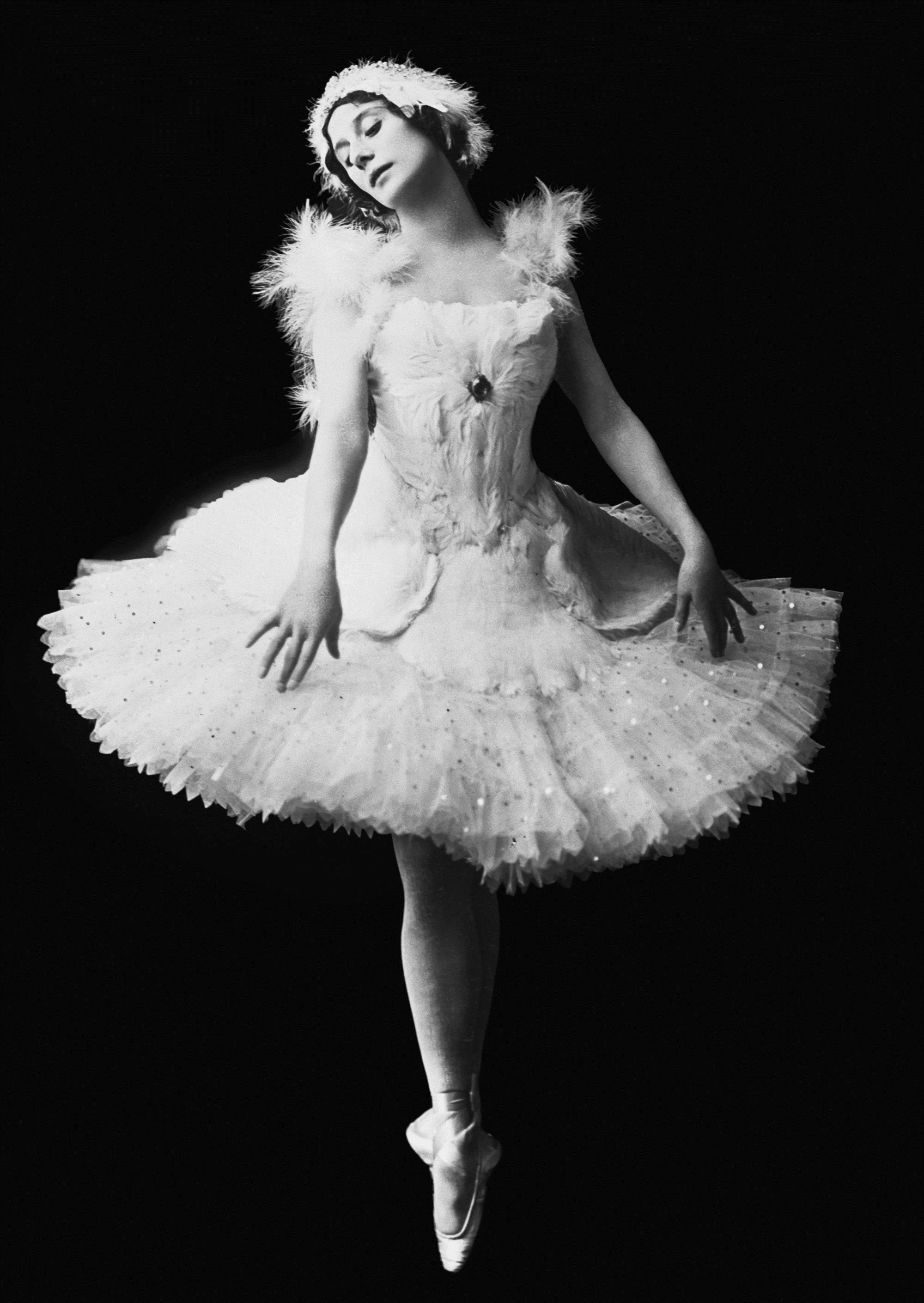 anna pavlova in the ballet the dying swan by camille saint saëns, circa 1914 photo by fine art imagesheritage imagesgetty images