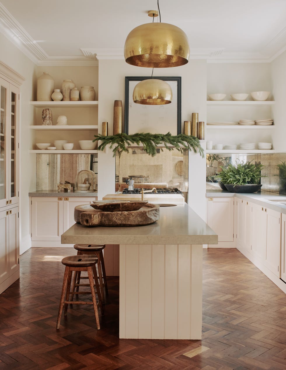 au bespoke founder anna unwin’s kitchen, dressed for christmas