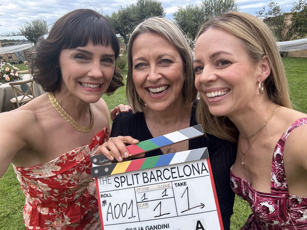 Annabel Scholey, Nicola Walker und Fiona Button am Set von „The Split Barcelona“.
