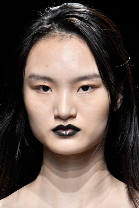 2023 beauty trends, vamp lips