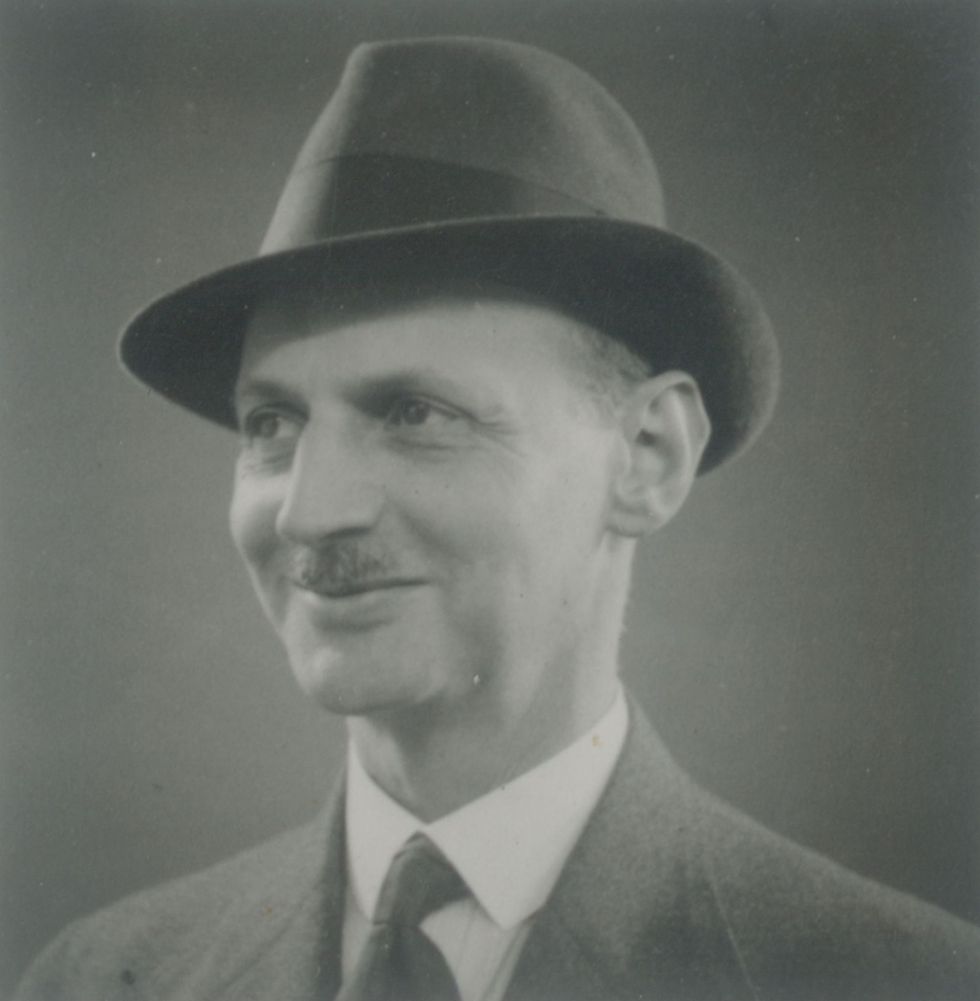 Otto Frank de vader van Anne was de enige van de acht joden die op 4 augustus 1944 werden gearresteerd die de oorlog overleefde Hij verhuisde later naar Zwitserland en overleed in 1980