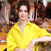 anne hathaway in a yellow outfit