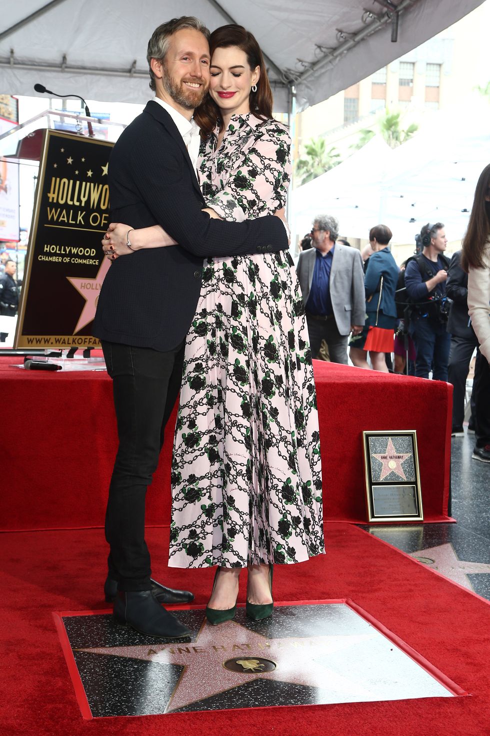 anne hathaway honored with star on the hollywood walk of fame