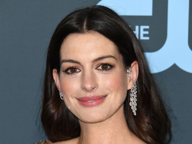 Anne Hathaway Nude Porn - Anne Hathaway Has Mega-Toned Legs In A See-Through Dress In Pics