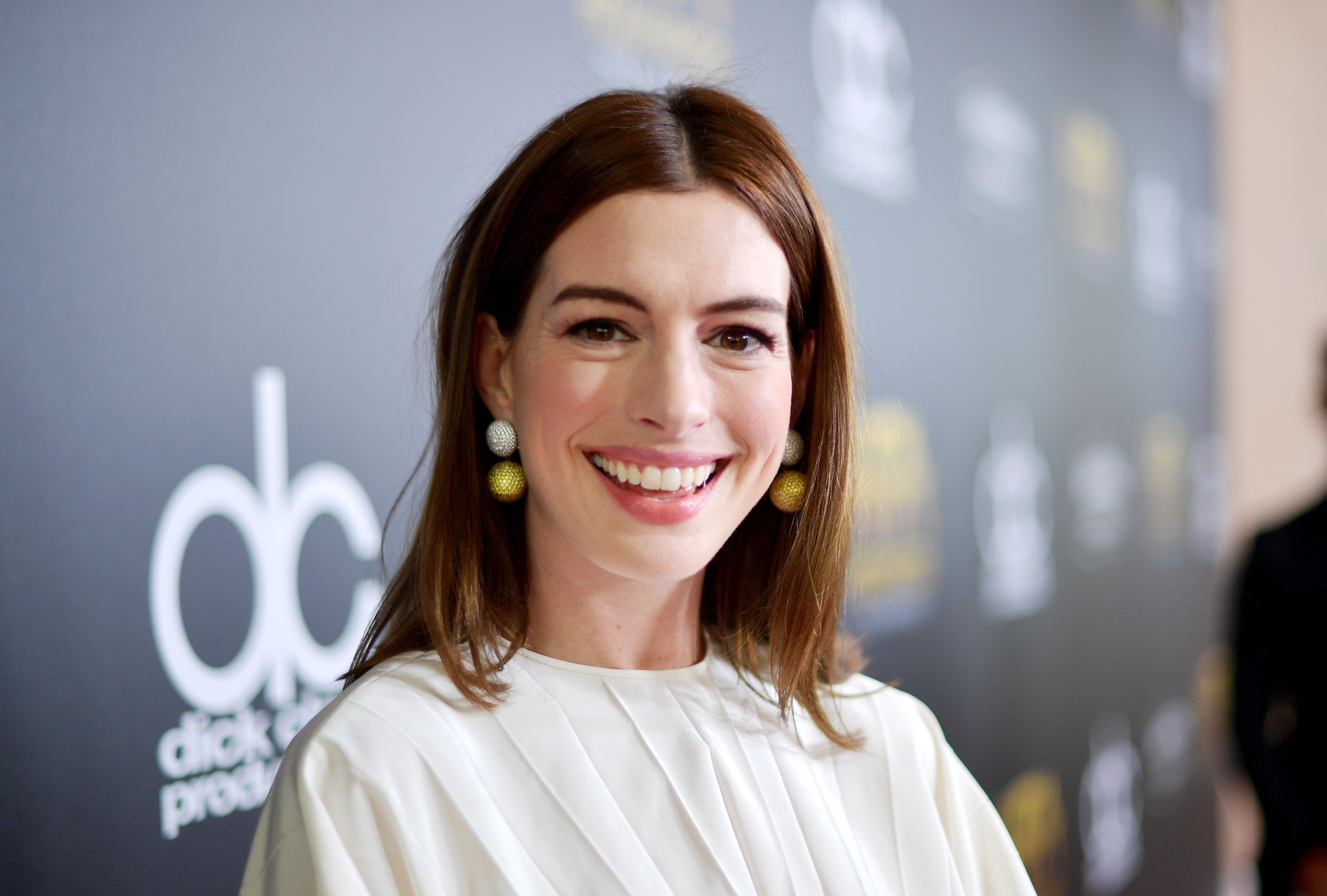 Image of Anne Hathaway short shaggy hairstyle