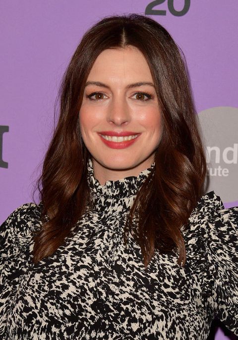 anne hathaway brown hair with highlights