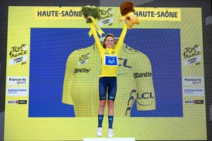 van vleuten op podium tour de france