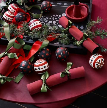 christmas crackers on table luxury christmas crackers