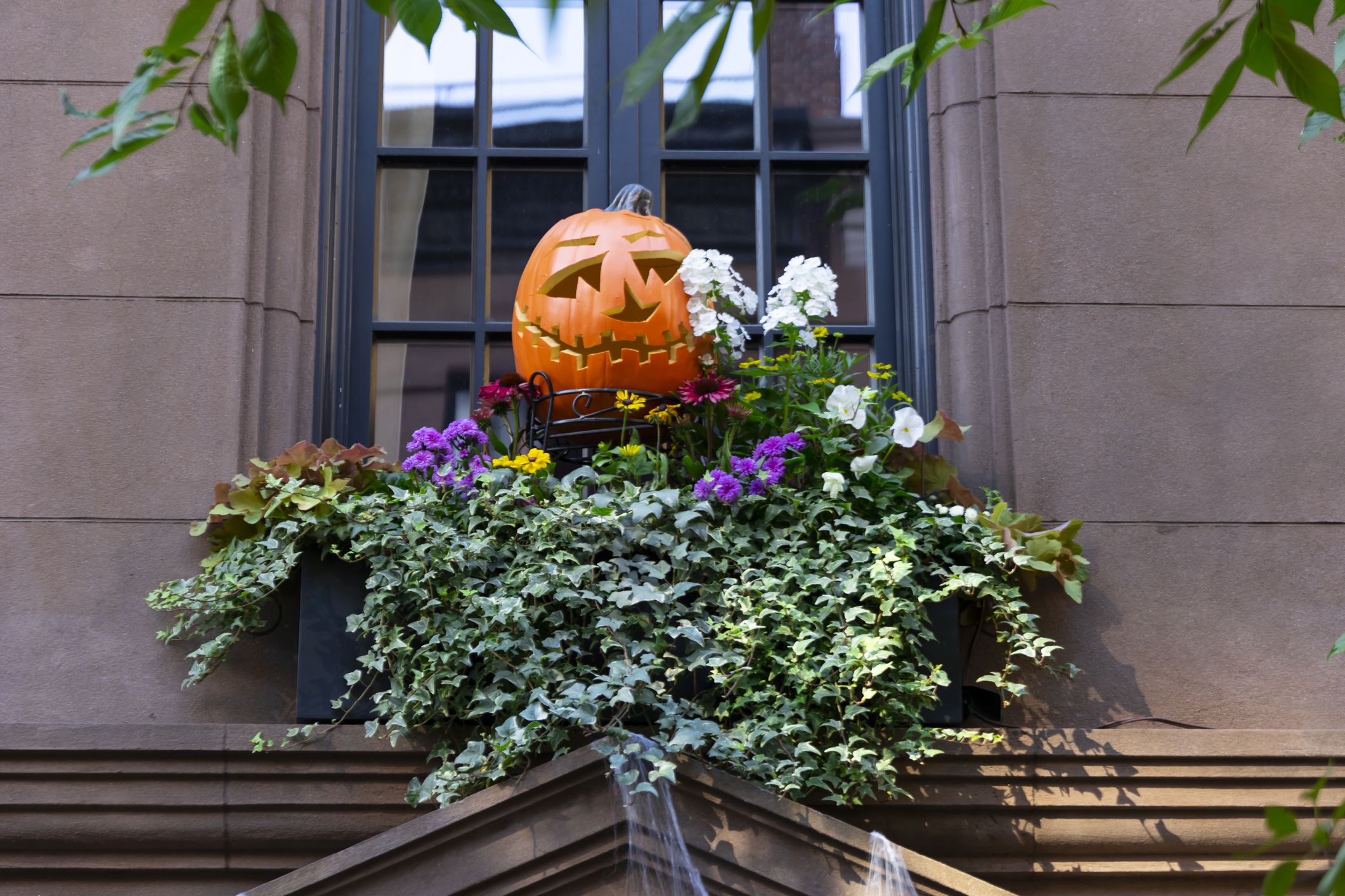 62 Best Outdoor Halloween Decorations to Try in 2024