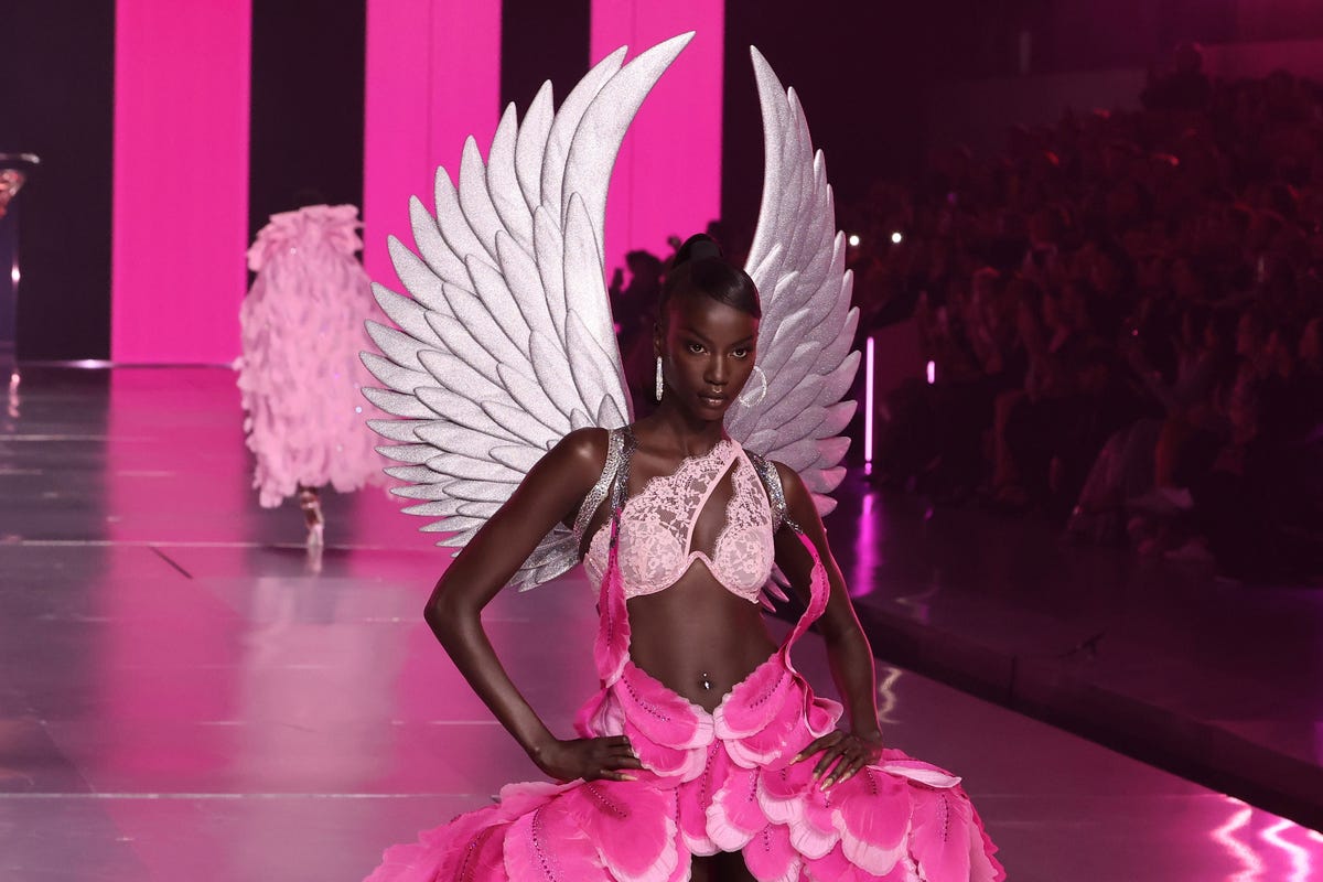 Take In All the Looks From the 2024 Victoria’s Secret Fashion Show