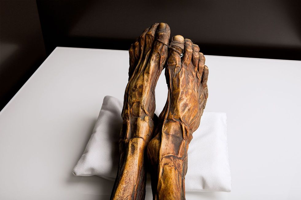 Het leek wel een houten Christusbeeld zegt radioloog Javier Carrascoso over een negenhonderd jaar oude Guanchexaxomet zorgvuldig samengebonden handen en voeten