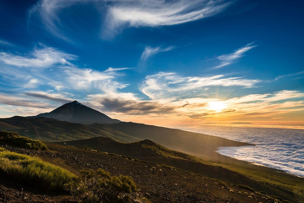 De vulkaan El Teide op Tenerife is de hoogste berg van Spanje De vulkanische bodem van de archipel is dooraderd met lavagangen die zich goed leenden als grafruimten
